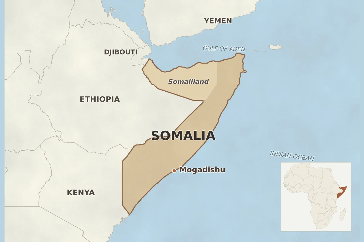 Map of Somalia showing Mogadishu, neighbouring Djibouti, Ethiopia and Kenya, the Gulf of Aden and Indian Ocean, Somaliland in the northwest, and Somalia’s location in Africa.